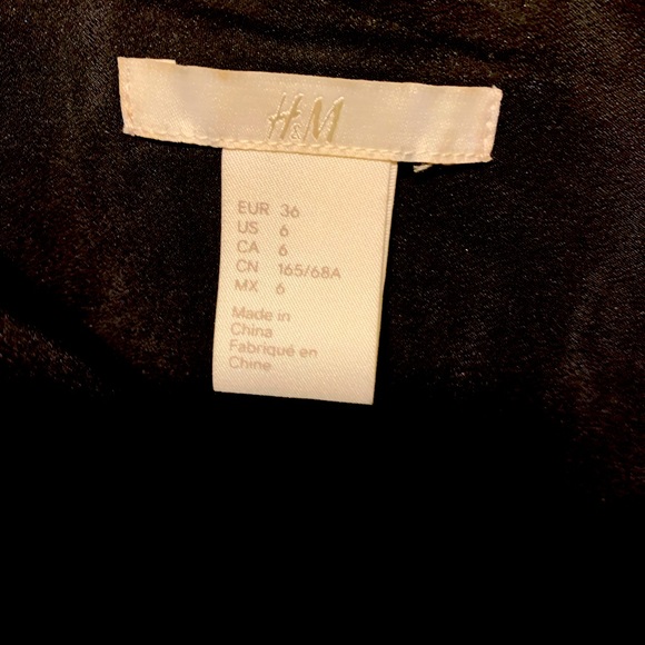 H&M navy sequin mini skirt size 6 great condition - Picture 9 of 9